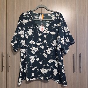NWT Floral & Flowy V-Neck Top